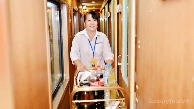 King Express train Hanoi to Sapa image 2