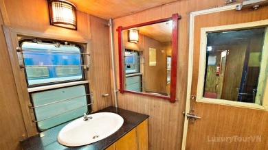 King Express train Hanoi to Sapa image 3