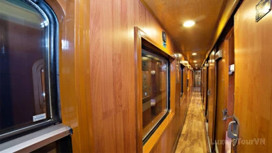 King Express train Hanoi to Sapa image 4
