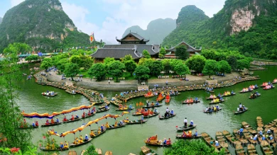 Superior & Small Group - Hoa Lu - Tam Coc Full Day Trip image 4