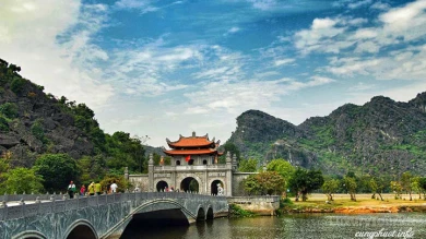 Unique & Private Hoa Lu - Tam Coc - Mua Cave Tour image 1