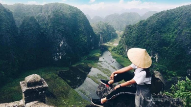 Luxury Hoa Lu - Tam Coc - Mua Cave Tour image 2