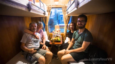 ET - Pumpkin Express Train Hanoi to Sapa - Private cabin image 1