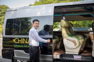 Hanoi to Halong Bay Luxury Limousine image 1