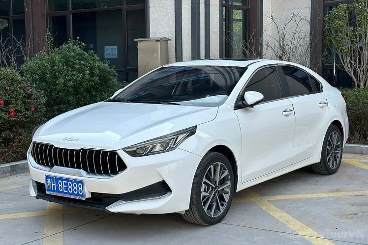 4-seat sedan for Hanoi Airport to Sapa transfer