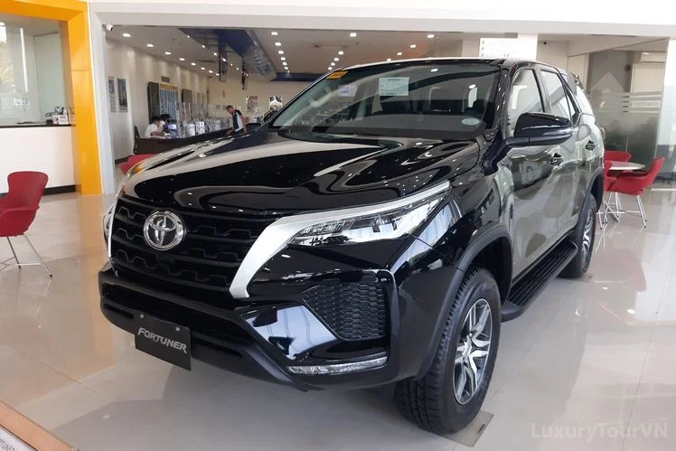 7-seat SUV for Hanoi Airport to Sapa transfer