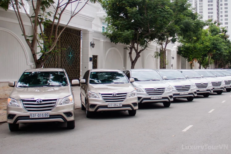 Da Nang Airport to Da Nang City private car image 0