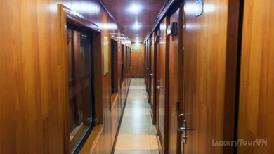 ET - Pumpkin Express Train Sapa to Hanoi - Private cabin image 2