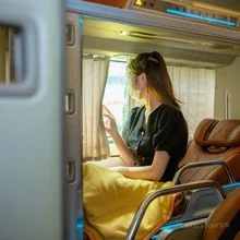 Nam Ha Son Royal Cabin: Sapa to Ninh Binh Sleeper Bus image 2