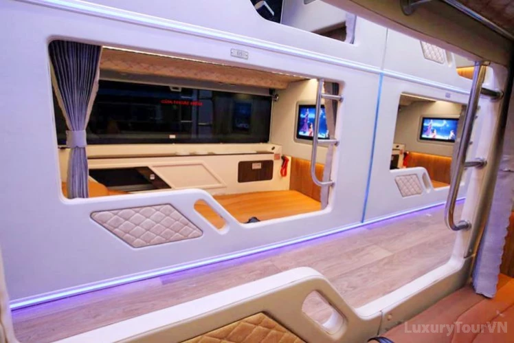 Quang Nghi VIP Cabin: Hanoi to Ha Giang private cabin bus image 0