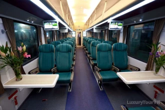 Da Nang to Hue Train (by Vietnam Railway) image 6