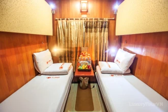 ET- Pumpkin Express train Lao Cai to Hanoi image 6