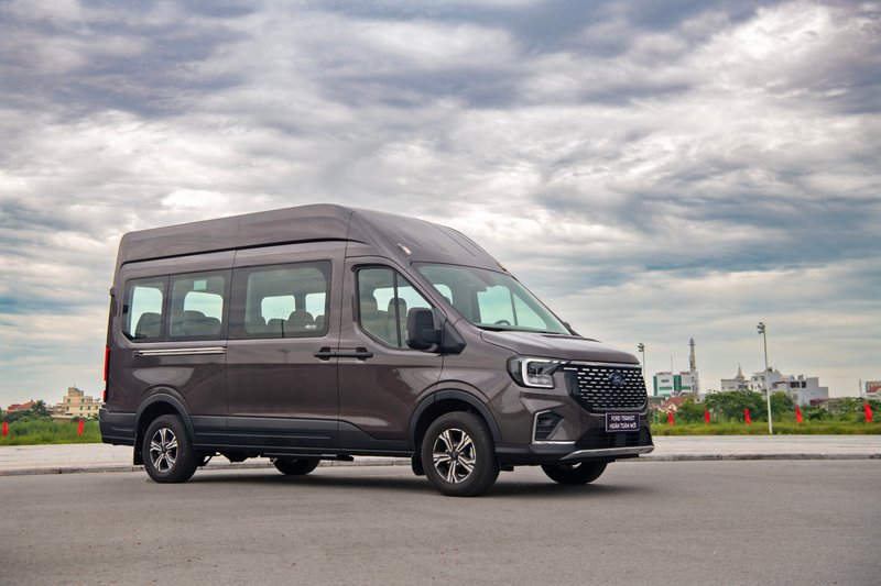 16-seat van – Car Charter in Halong Bay (half day or full day)